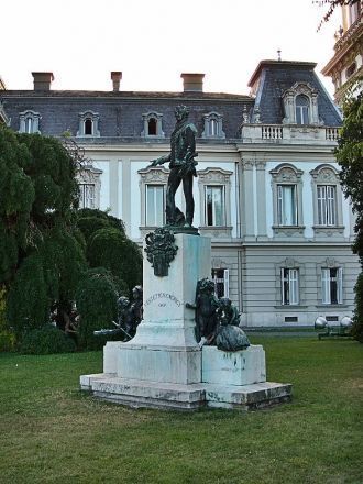 В конце XVIII века здесь было открыто пе