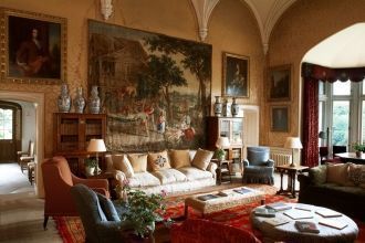 Одна из комнат замка.