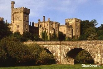 В 1185 году на этом месте свой первый за