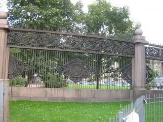 Двоец Разумовского.