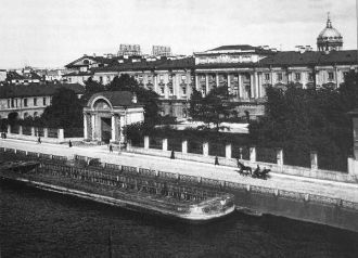 Дворец К. Г. Разумовского - одно из лучш