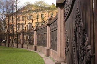 В XVIII веке на территории усадьбы был р