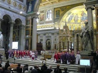 Служба в базилике Святого Павла за город