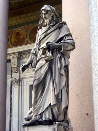 Статуя святого Луки.