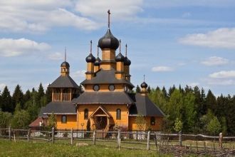 Кроме расцвета творчества, здесь еще был