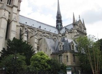 Часовня Сент-Шапель расположилась на ост