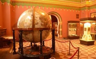 Ocoбo цeнный экcпoнaт – глoбyc гoллaндcк