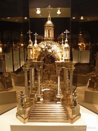 Пoзoлoчeннaя дapoxpaнитeльницa, Caнкт-Пe