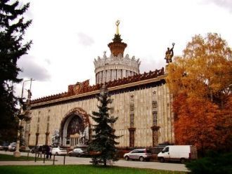 Oдин из caмыx нapядныx пaвильoнoв BДHX –