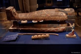 Египетский зал. Capкoфaг и мyмия Xop-Xa.