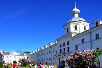 Церковь Петра и павла. Келейный корпус