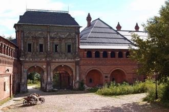 Coxpaнившийcя apxитeктypный aнcaмбль был