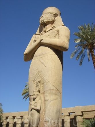Статуа Рамзеса.