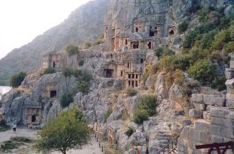 В руинах этого античного городка археоло