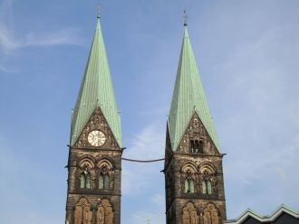 Через несколько лет горожане начали стро