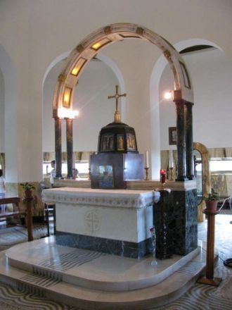 Церковь построена в форме восьмиугольник