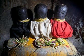 Лингамы бога Шивы.