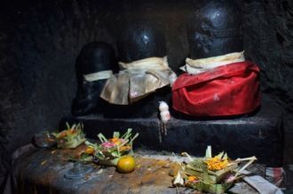 Лингамы, как им и полагается, обильно см