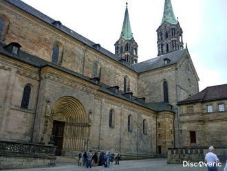 Возведенный на высоком холме, увенчанный