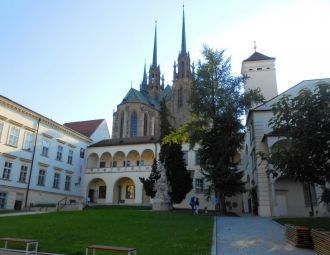 Гордый профиль колокольни собора украсил