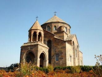 После казни невинных христианок Трдат за