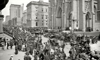День Пасхи, 1904 года. У собора Святого 