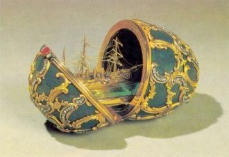 Корабль внутри ювелирного яйца