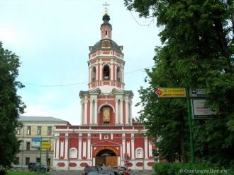 Западная колокольня и надвратный храм св