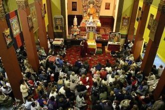 Внутреннее убранство Буддийского храма в