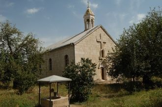 Занимает территорию площадью около полуг