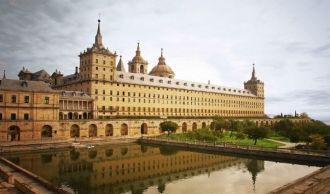 Монастырь строился 21 год архитекторами 