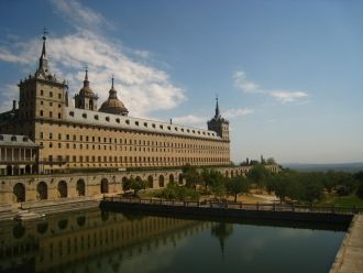 По структуре, дворец считают довольно сл