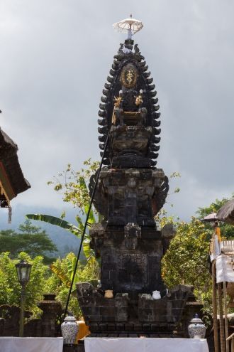В третьем дворе храма находится главная 