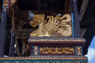 Во втором дворе стоят хозпостройки и фиг