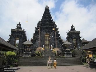 Главный храм комплекса - пирамидальный Г