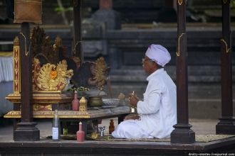 И в наши дни Пура Бесаких выполняет свою