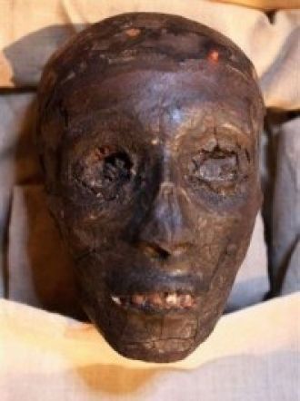 Голова мумии Тутанхамона, находящаяся в 