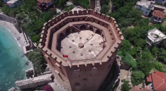 Относительно простой внешний вид этой ба