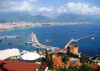 Попасть в башню можно через западный фас