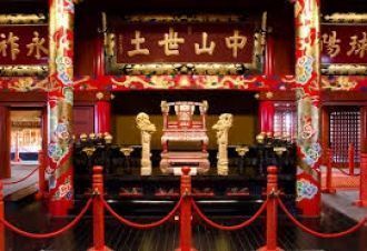 Замок Сюри. Музей.