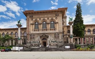 Дворец Рюмина - самый красивый дворец Ло