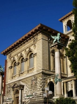 С 1980 года Лозаннский университет перее