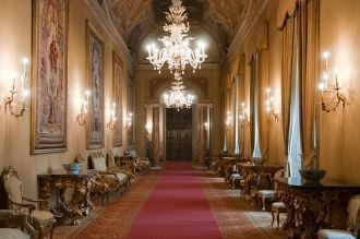 Дворец изначально был построен как летня