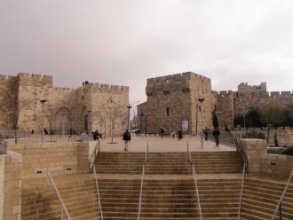 Ворота были узкими, но их расширили в 18