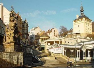 Замковая башня на скале над Рыночной пло