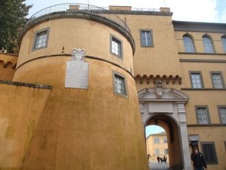 Папа Бенедикт XVI прилетел в дворц в зак