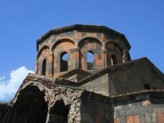 В армянской архитектуре Талиниский собор