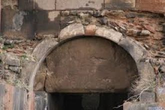 На стенах собора сохранились следы фресо