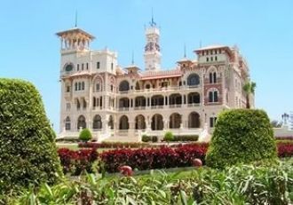 Также здание большого дворца негласно зо