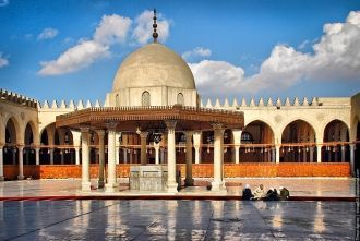 В современном варианте мечети имеется бо